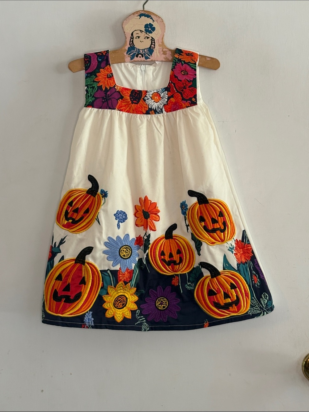 Mini Taylor cream sleeveless dress jumper embroidered pumpkins flowers Size 3T